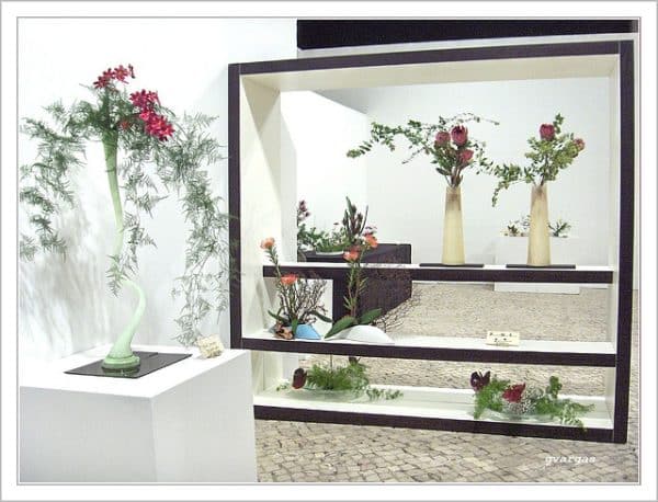 Arta Ikebana si cum se realizeaza – imagini cu aranjamente florale