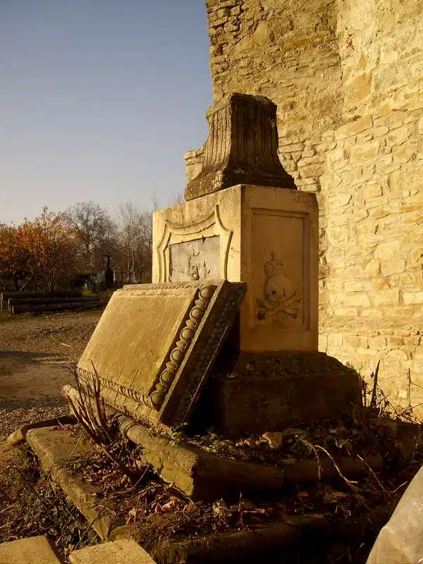 Manastirea Zamca - Piatra funerara a lui Agobsa