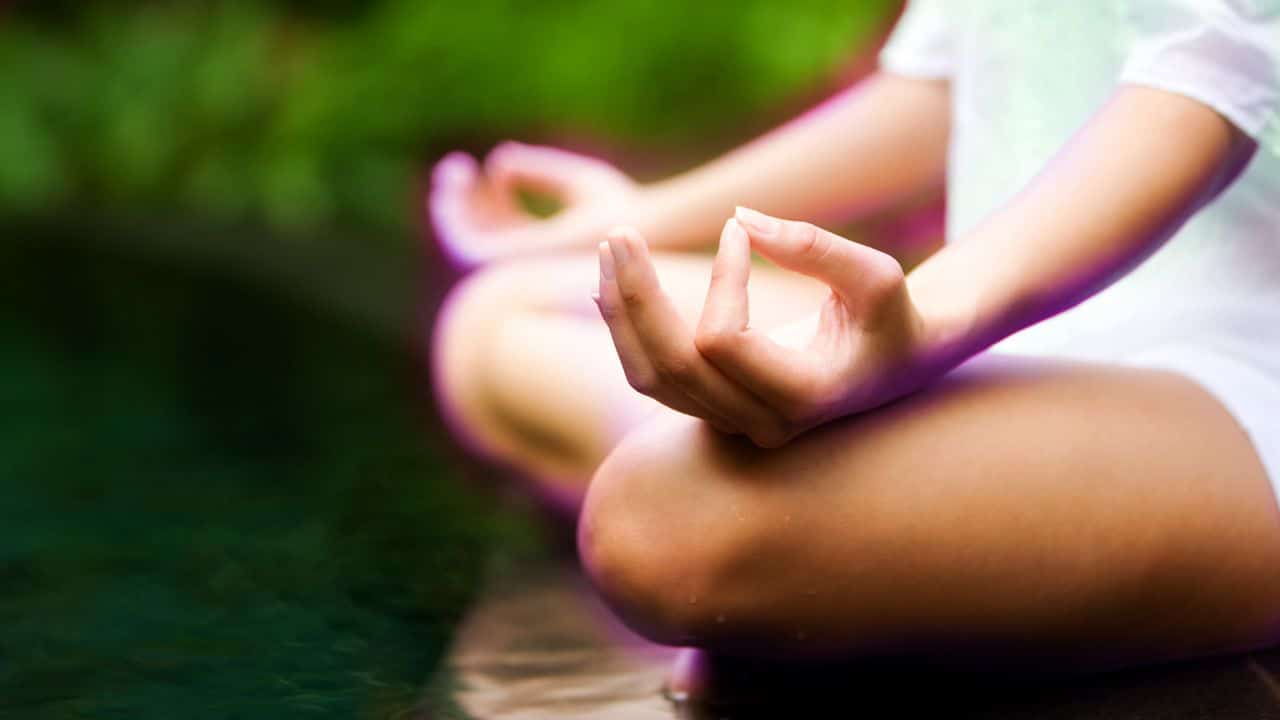 Echilibrarea chakrelor cu 7 exerciții yoga și meditație ghidată