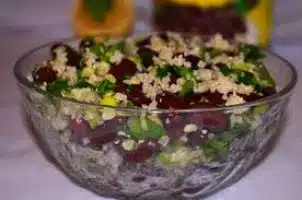 salata cu bulgur si cu fasole rosie