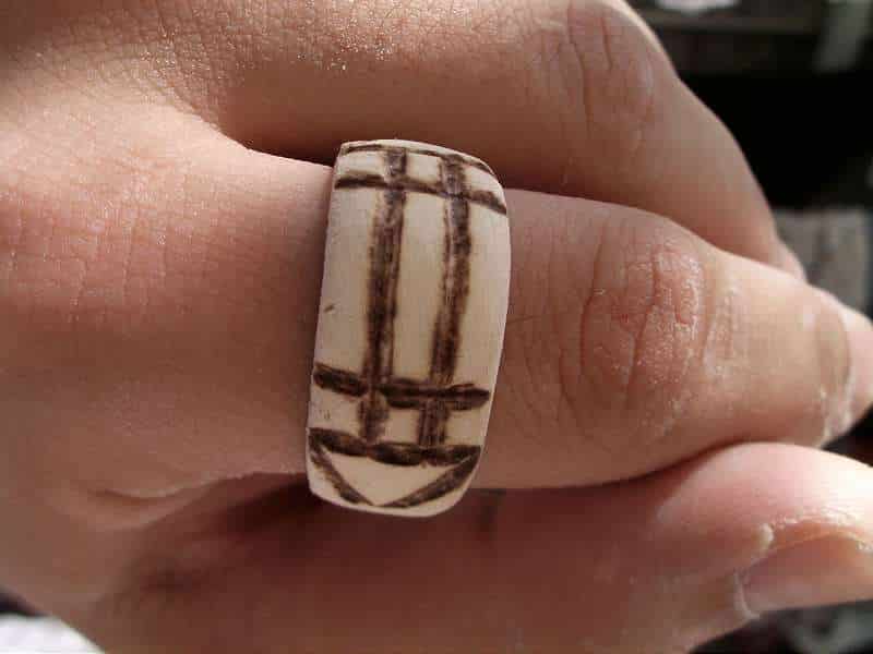 Inelul magic Luxor din lemn - modelul barbatesc