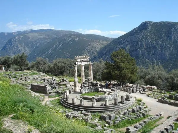 Ce este oracolul din Tholos, Delphi