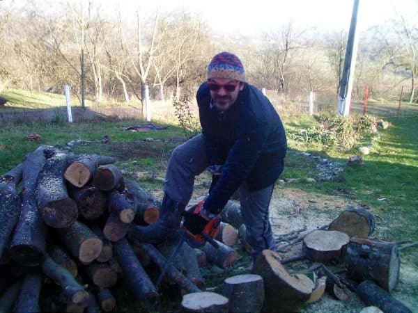 viata la tara - pregatirea lemnelor pentru iarna