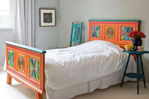 mobila de dormitor viu colorata