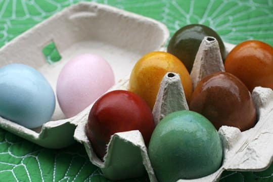 Oua de Paste vopsite natural, secretul culorilor vii
