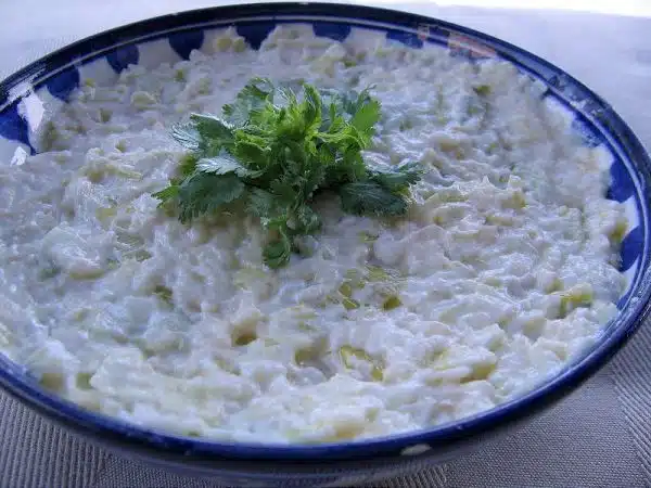 salata de telina cu sos de iaurt si smantana