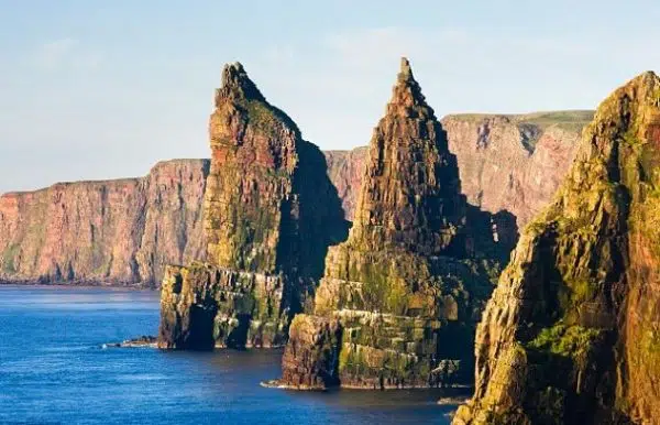 viziteaza Duncansby Stacks, Scotia