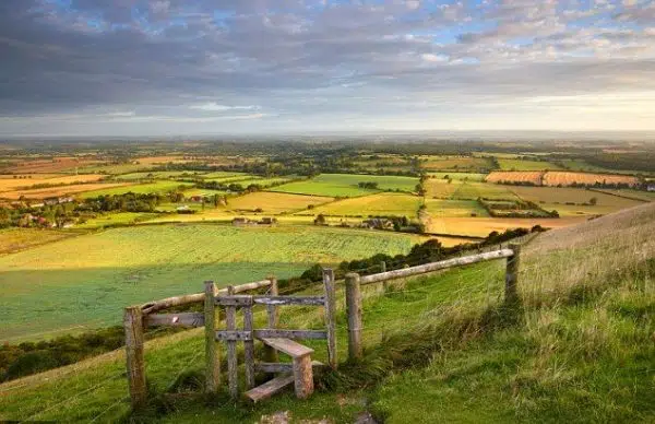 Viziteaza devil's dyke in marea britanie