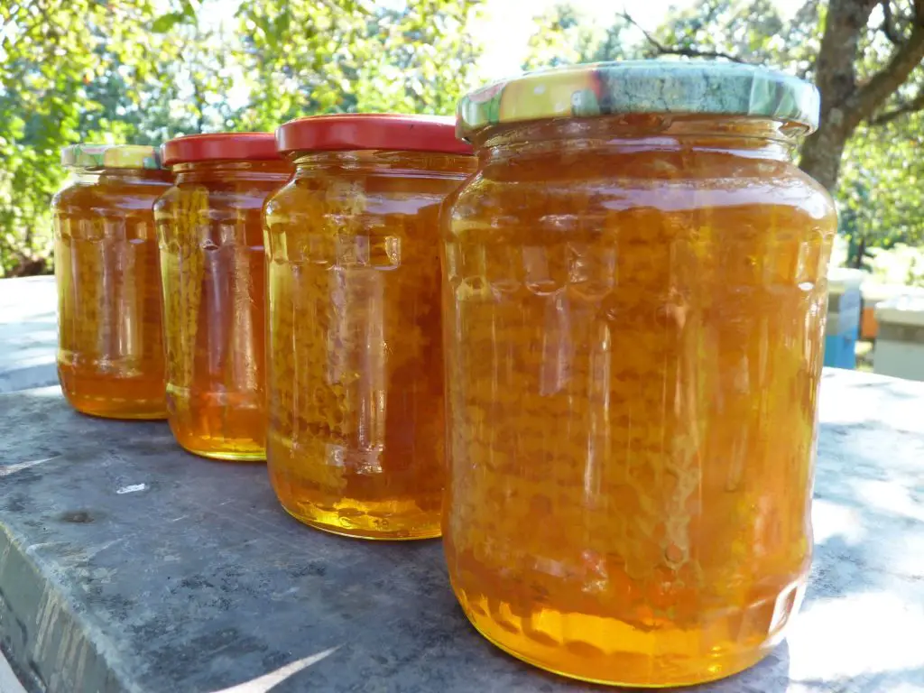 Fagure de miere in miere de albine naturala