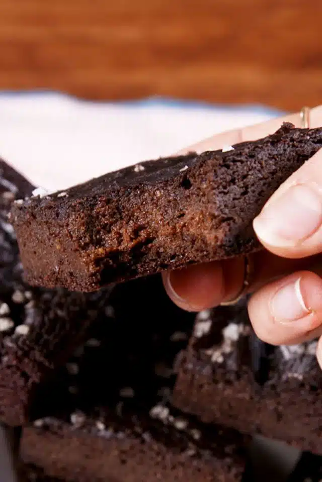 Brownies cu avocado perfecte pentru ieta ketogenica