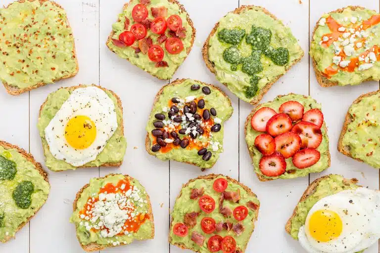 Toast cu avocado paine cu avocado in diverse combinatii - retete cu avocado pentru sufletul tau