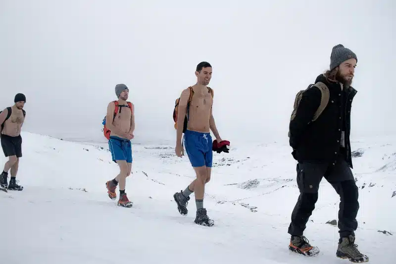 Terapia cu frig plimbari prin zapada fara prea multe haine