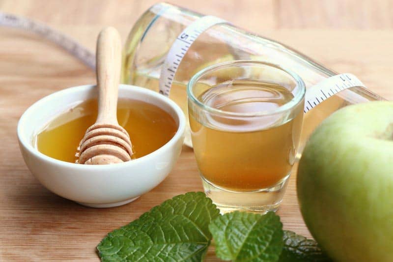 Otetul de mere ajuta la slabit consuma zilnic otet de mere cu miere pentru a slabi