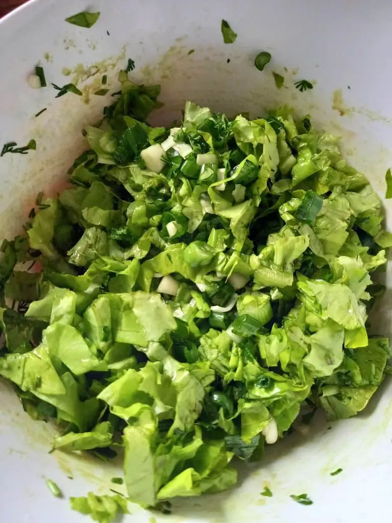 Salata verde cu ceapa si ulei de dovleac
